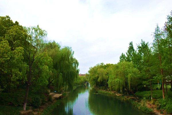 再生水利用重點(diǎn)城市經(jīng)驗(yàn)案例——完善標(biāo)準(zhǔn)規(guī)范體系，推動(dòng)再生水有序安全利用