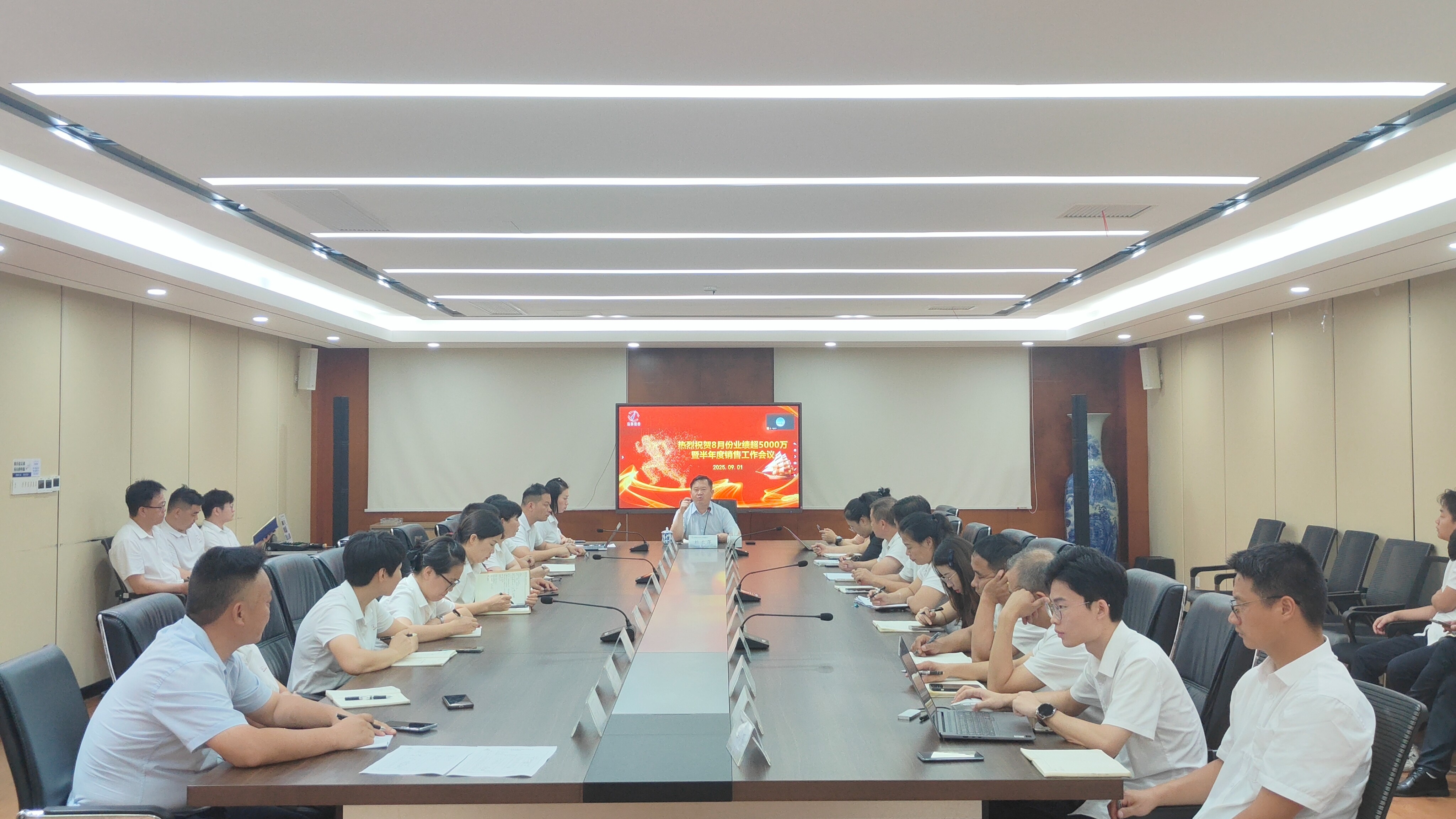 捷報(bào)！迪爾公司8月份業(yè)績(jī)超5000萬(wàn)，半年度銷(xiāo)售總結(jié)繪就沖刺藍(lán)圖