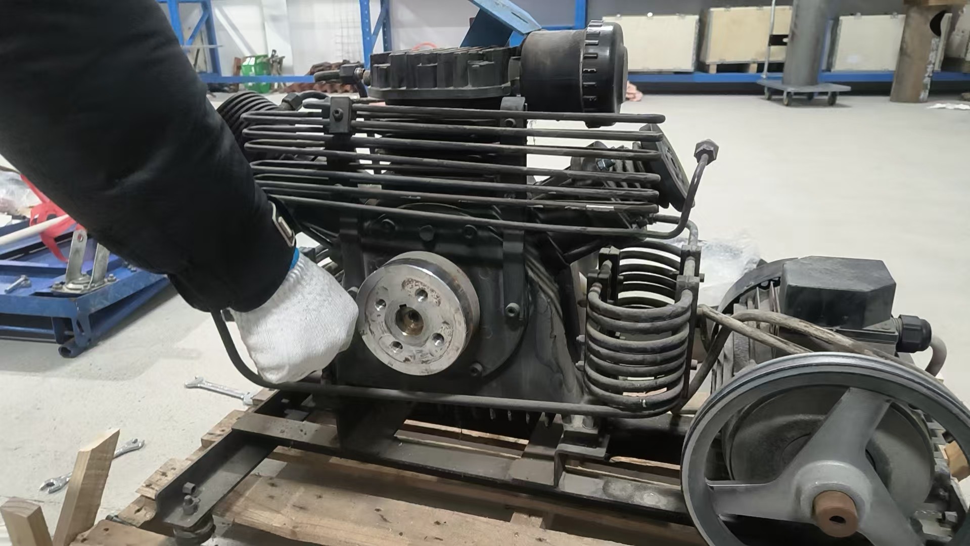 莫尔斯公司团队圆满完成青岛消防MCH18ET呼吸器充气泵上门维保